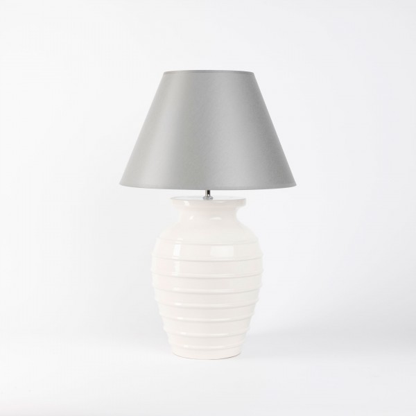 Lampe aus taupefarbener Keramik mit weißem Lampenschirm MARCELLE